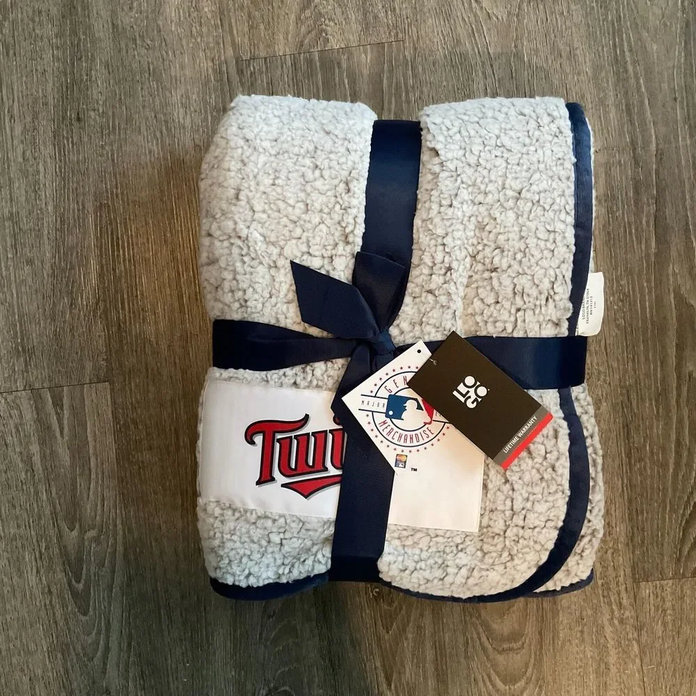 MLB Minnesota Twins Frosty Fleece Throw Blanket Sherpa Tailgate Stadium Logo NWT
